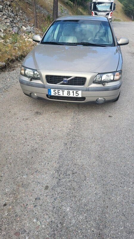 Brun Begagnad 2001 Volvo S60 Business Edition Sedan | 16 500 kr (Superpris) - Bild 1/4