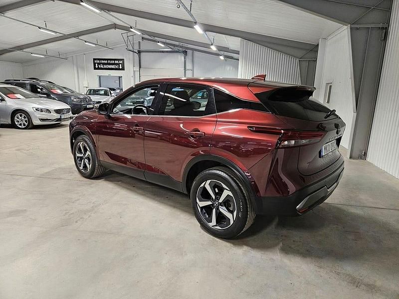 Begagnad Nissan Qashqai 158 HK (116 kW) 2023 Röd metallic (pearl) SUV