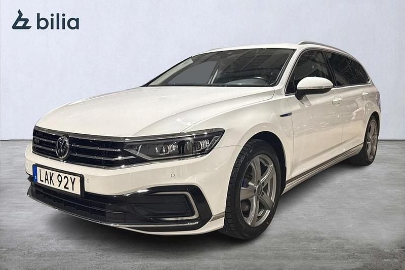 Begagnad VW Passat GTE 220 HK (161 kW) 2019 Vit Kombi