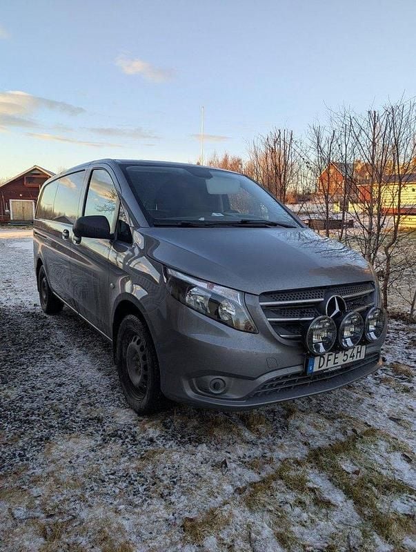 Grå Begagnad 2020 Mercedes Vito Van | 340 000 kr (Lite dyr) - Bild 1/4