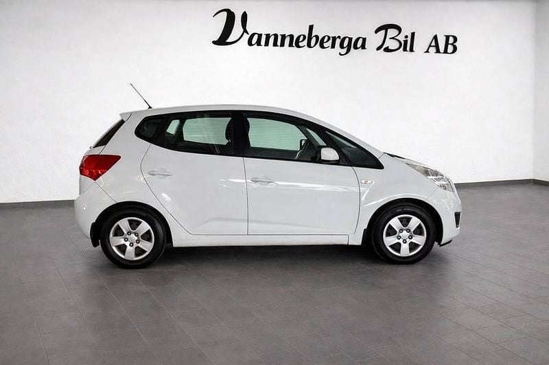 Begagnad Kia Venga 90 HK (66 kW) 2012 Vit Halvkombi