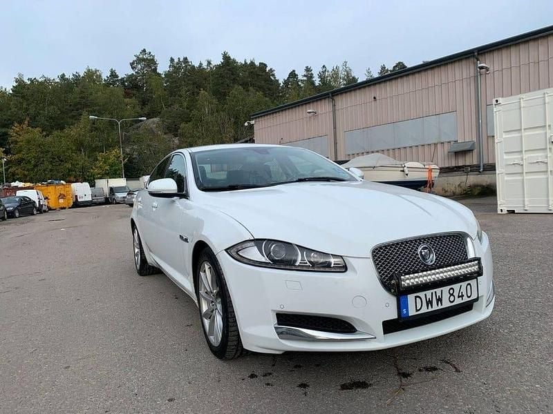 Begagnad Jaguar XF 241 HK (177 kW) 2013 Vit Sedan