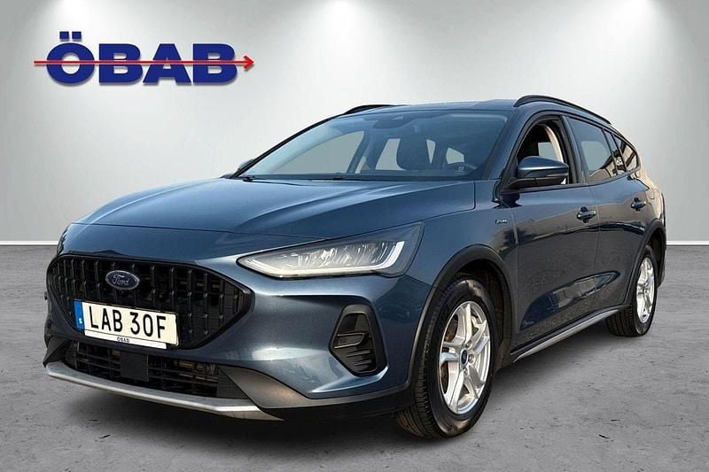 Blå Begagnad 2023 Ford Focus Business Edition Kombi | 189 900 kr (Marknadspris) - Bild 1/4