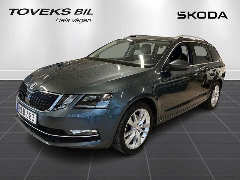 Grå Begagnad 2018 Skoda Octavia Style Kombi | 169 000 kr (Lite dyr) - Bild 1/4