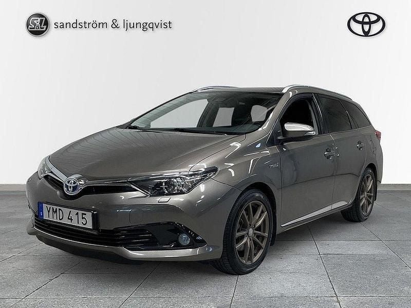 Mörkgrå Begagnad 2017 Toyota Auris Touring Sports Comfort Kombi | 185 000 kr (Marknadspris) - Bild 1/3