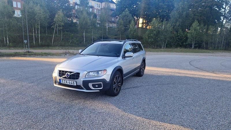 Grå Begagnad 2013 Volvo XC70 Summum SUV | 90 000 kr (Superpris) - Bild 1/4