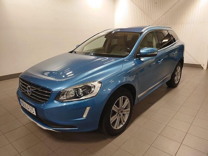 Blå (blåmetallic) Begagnad 2015 Volvo XC60 Summum SUV | 159 900 kr (Marknadspris) - Bild 1/4