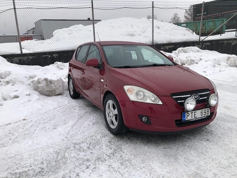 Begagnad Kia Ceed 122 HK (89 kW) 2007 Halvkombi