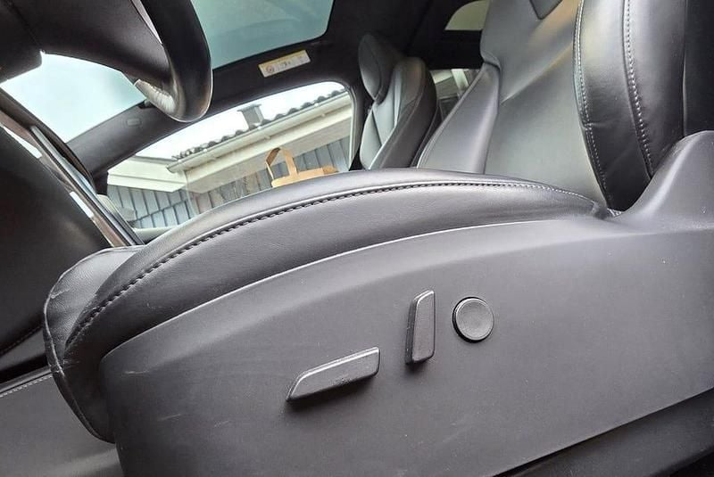 Begagnad Tesla Model X Performance 599 kW (815 HK) 2020 Solid svart | helsvart premium SUV