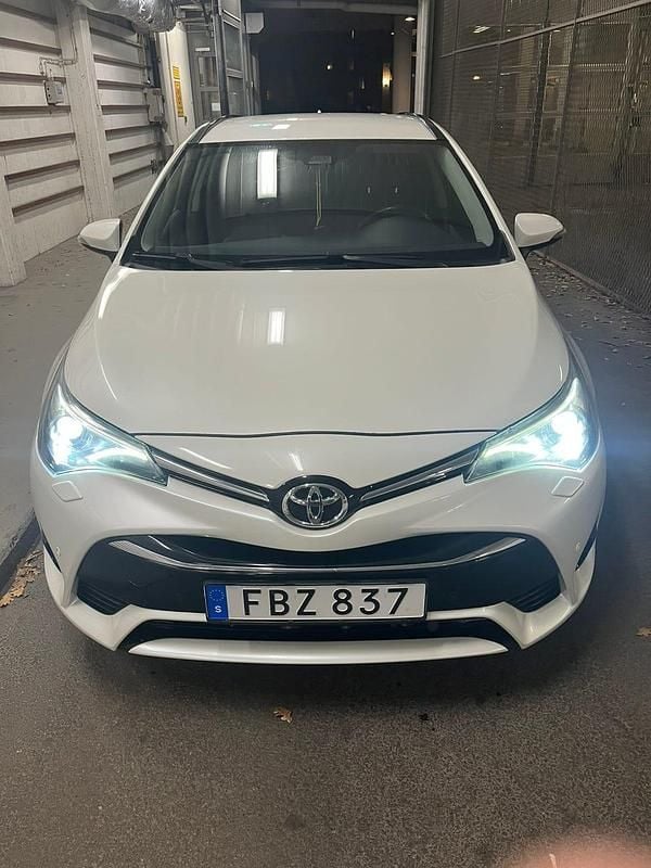 Begagnad 2016 Toyota Avensis Multidrive S Kombi | 105 000 kr (Marknadspris) - Bild 1/4