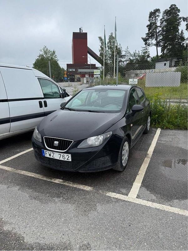 Svart Begagnad 2009 Seat Ibiza Reference Halvkombi | 25 000 kr (Marknadspris) - Bild 1/4