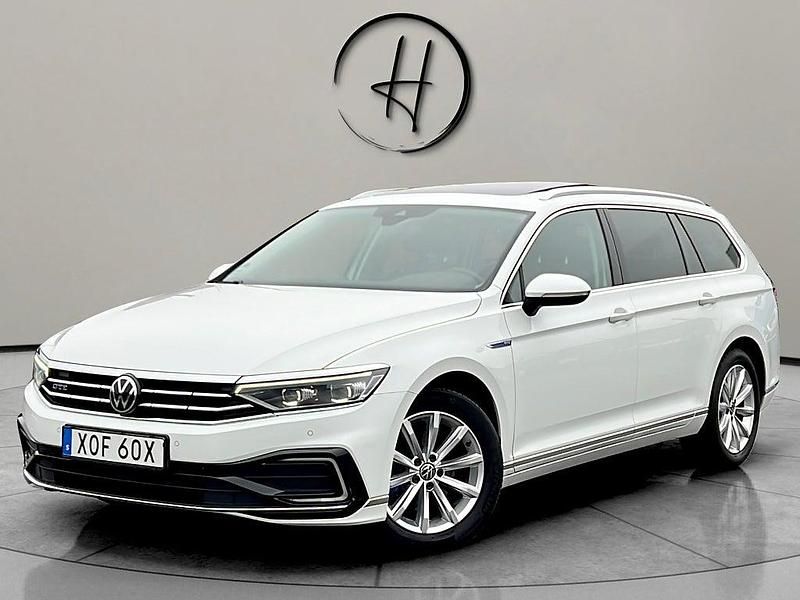 Vit Begagnad 2021 VW Passat GTE Kombi | 254 900 kr (Lite dyr) - Bild 1/4