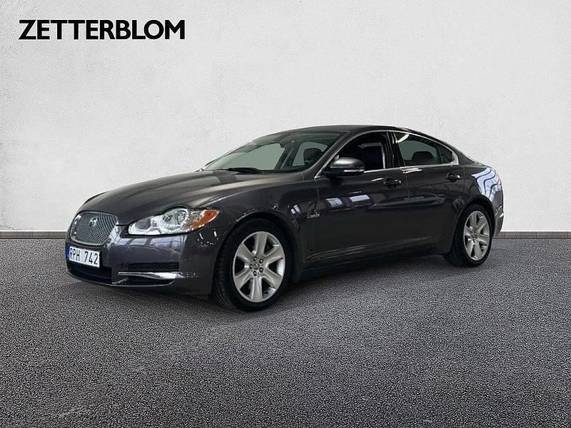 Grå Begagnad 2010 Jaguar XF Sedan | 149 000 kr - Bild 1/4