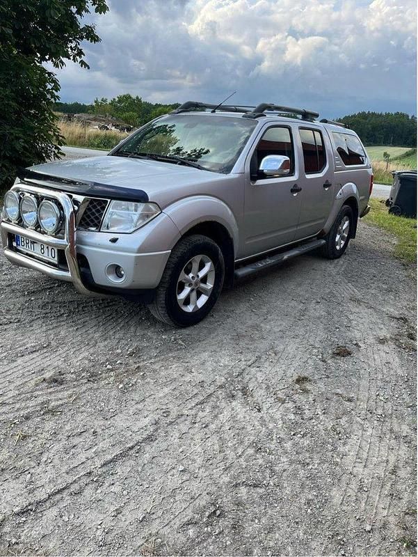 Silver Begagnad 2008 Nissan Navara Pickup | 55 000 kr (Superpris) - Bild 1/4