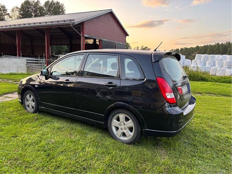 Svart Begagnad 2003 Suzuki Liana Halvkombi | 15 000 kr (Bra pris) - Bild 1/4