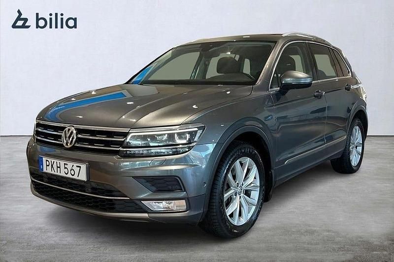 Silver (indium grey metallic) Begagnad 2017 VW Tiguan Highline SUV | 179 900 kr (Marknadspris) - Bild 1/4