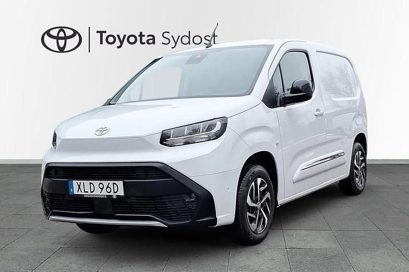 Vit Begagnad 2024 Toyota Proace City City Minibuss | 309 000 kr (Superpris) - Bild 1/4