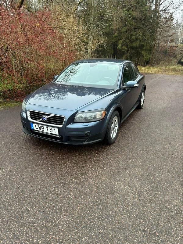 Blå metallic Begagnad 2009 Volvo C30 Halvkombi | 32 000 kr (Marknadspris) - Bild 1/4