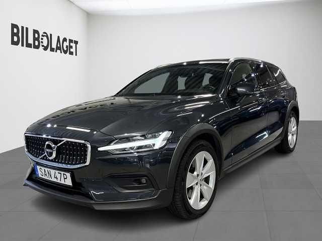 Grå Begagnad 2019 Volvo V60 CC Pro Kombi | 279 800 kr (Marknadspris) - Bild 1/4