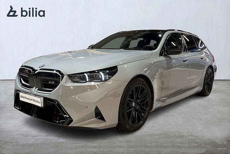 Begagnad BMW M5 Comfort Edition 585 HK (430 kW) 2025 Grå Kombi