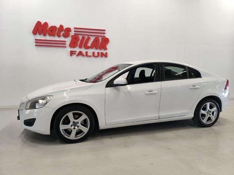 Vit Begagnad 2012 Volvo S60 Kinetic Sedan | 89 900 kr (Marknadspris) - Bild 1/4