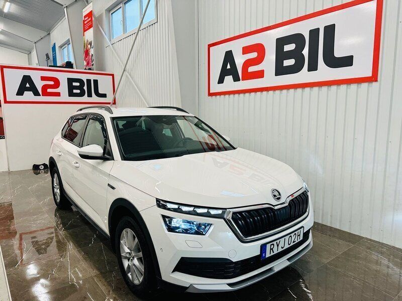 Vit Begagnad 2023 Skoda Kamiq ScoutLine SUV | 269 900 kr (Marknadspris) - Bild 1/4