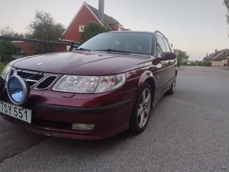 Röd Begagnad 2003 Saab 9-5 Vector Kombi | 15 000 kr (Marknadspris) - Bild 1/4
