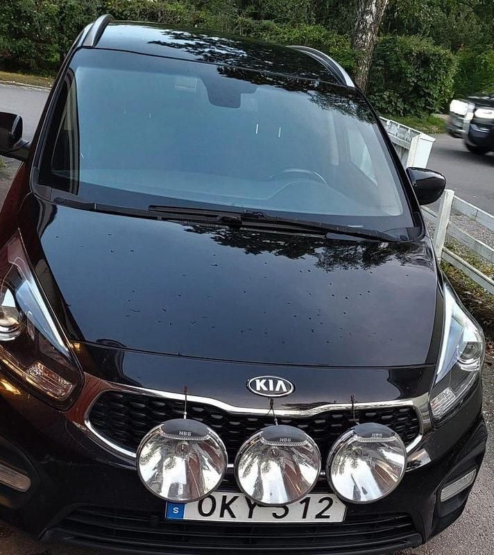 Svart Begagnad 2017 Kia Carens Minibuss | 92 000 kr (Bra pris) - Bild 1/4