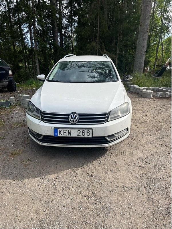Vit Begagnad 2012 VW Passat Kombi | 33 000 kr (Bra pris) - Bild 1/4