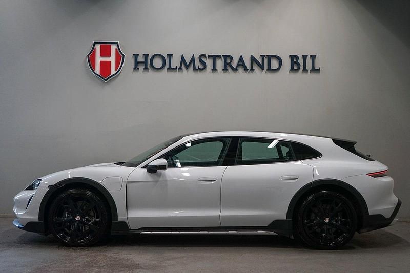 Vit Begagnad 2021 Porsche Taycan Cross Turismo Sedan | 669 900 kr (Bra pris) - Bild 1/4