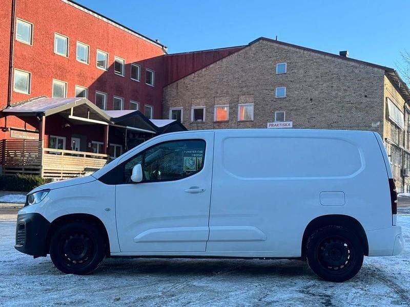 Begagnad Peugeot Partner 131 HK (96 kW) 2019 Vit Minibuss