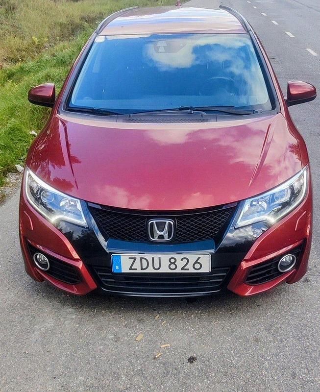 Röd Begagnad 2017 Honda Civic Elegance Kombi | 105 000 kr (Marknadspris) - Bild 1/4