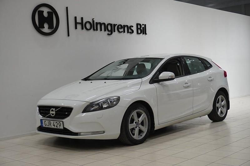 Vit Begagnad 2014 Volvo V40 Kinetic Halvkombi | 99 900 kr (Marknadspris) - Bild 1/4