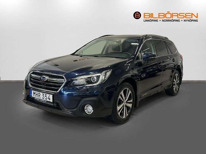 Mörkblå Begagnad 2018 Subaru Outback SUV | 239 900 kr (Lite dyr) - Bild 1/4