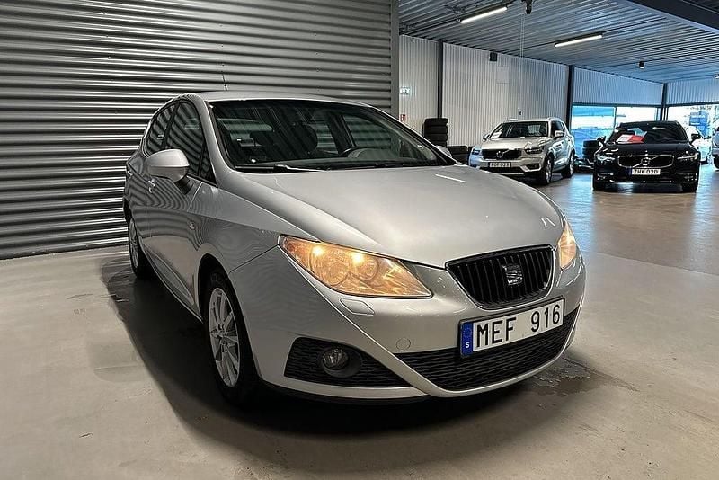 Begagnad Seat Ibiza Style 86 HK (63 kW) 2011 Silver Halvkombi