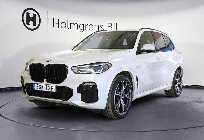 Vit Begagnad 2018 BMW X5 M Sport SUV | 509 800 kr (Marknadspris) - Bild 1/4