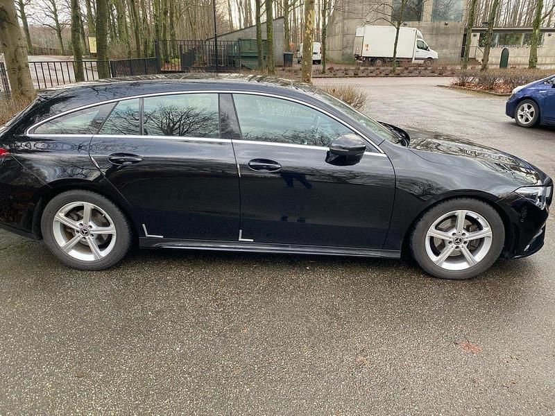 Svart Begagnad 2020 Mercedes CLA180 Shooting Brake AMG Kombi | 270 000 kr (Marknadspris) - Bild 1/4