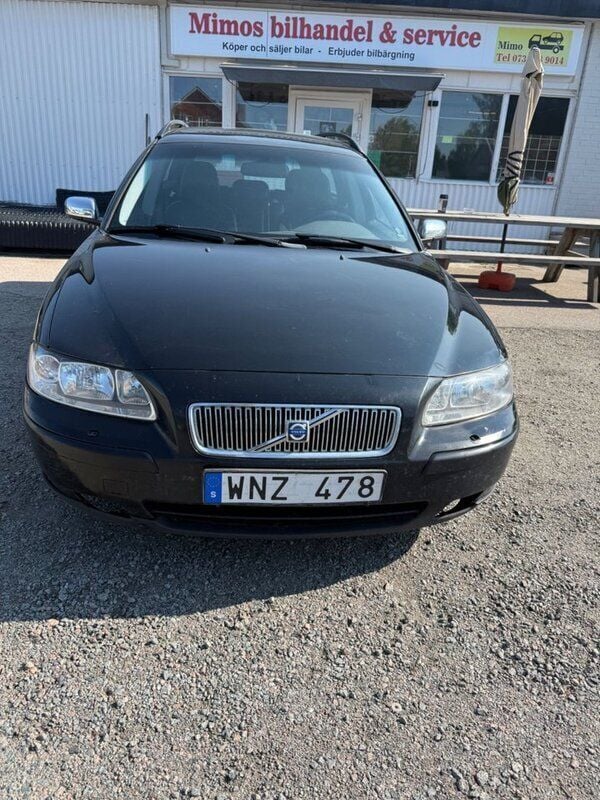 Svart Begagnad 2005 Volvo V70 Kinetic Kombi | 15 000 kr (Marknadspris) - Bild 1/2
