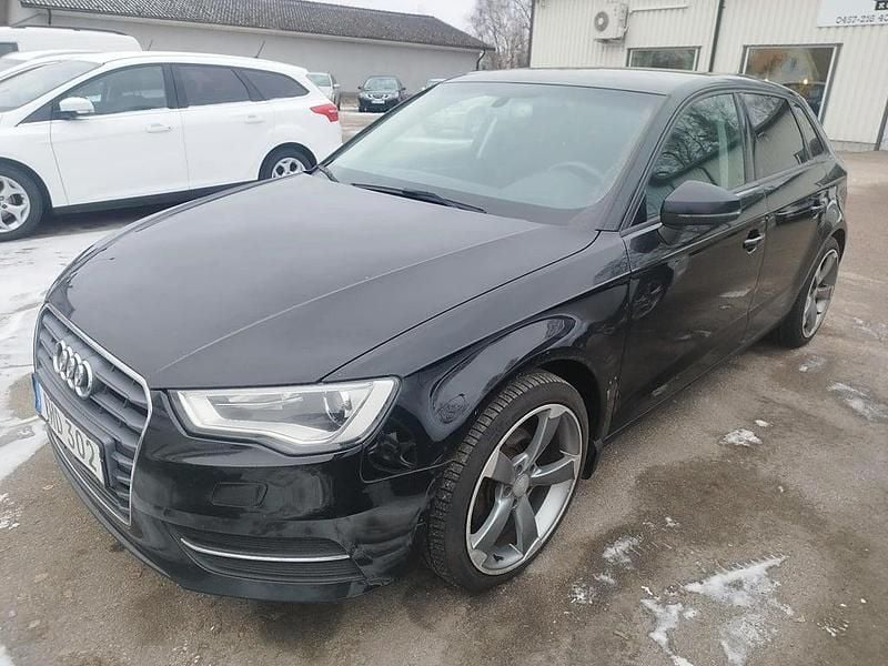 Svart Begagnad 2014 Audi A3 Sportback Attraction Halvkombi | 79 900 kr (Bra pris) - Bild 1/3