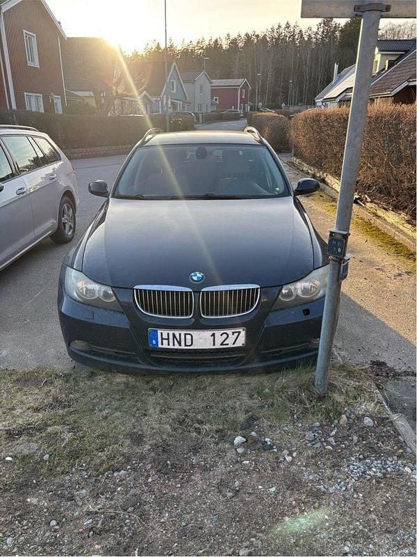 Blå Begagnad 2008 BMW 325 Advantage Kombi | 52 500 kr (Bra pris) - Bild 1/4