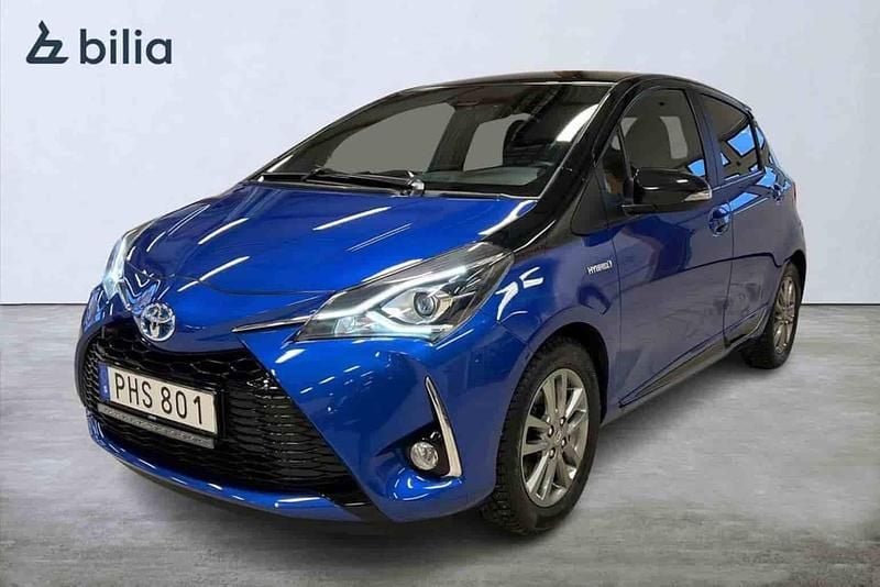 Blå Begagnad 2017 Toyota Yaris Hybrid Halvkombi | 164 900 kr (Marknadspris) - Bild 1/1