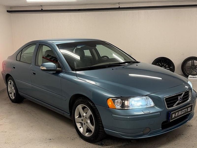 Begagnad Volvo S60 Momentum 209 HK (153 kW) 2007 Blå Sedan