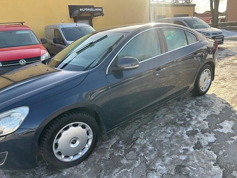 Begagnad Volvo S60 Momentum 203 HK (149 kW) 2011 Blåmet Sedan