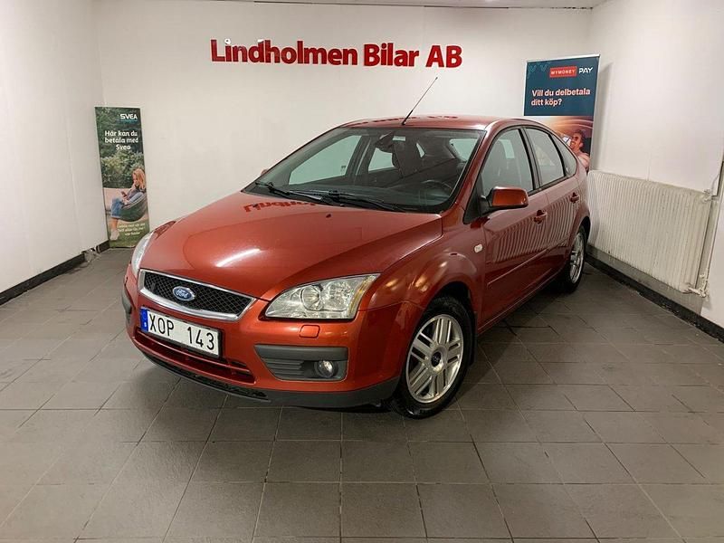 Röd Begagnad 2006 Ford Focus Halvkombi | 23 900 kr - Bild 1/4