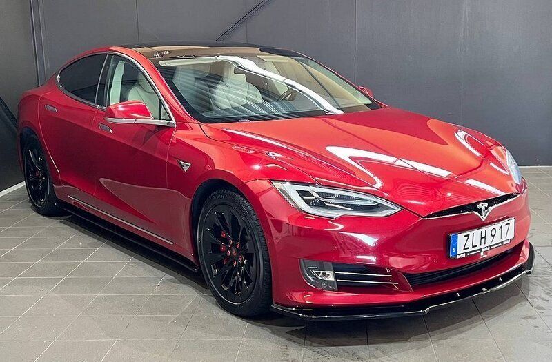 Begagnad Tesla Model S 567 kW (772 HK) 2018 Röd Halvkombi
