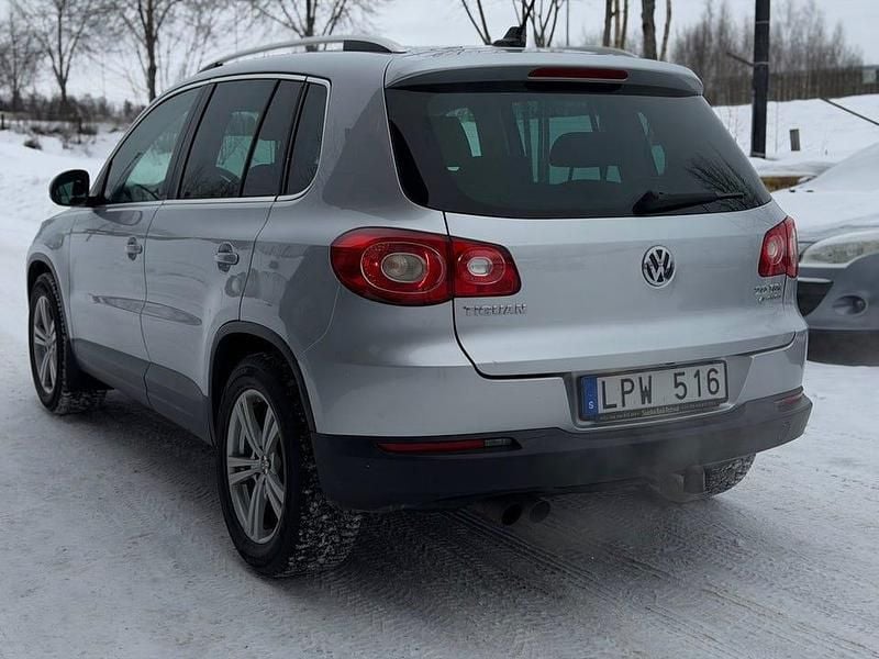Begagnad VW Tiguan Sportline 140 HK (102 kW) 2011 Grå SUV