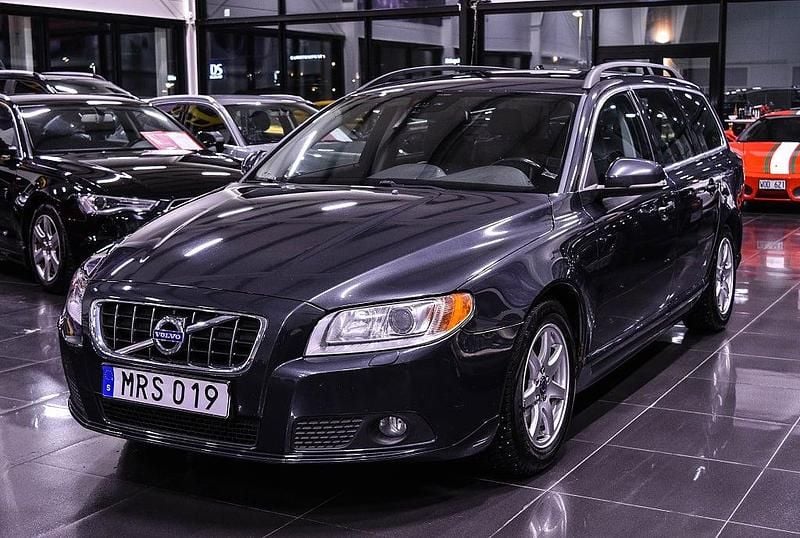 Grå Begagnad 2012 Volvo V70 Momentum Kombi | 62 900 kr (Bra pris) - Bild 1/4
