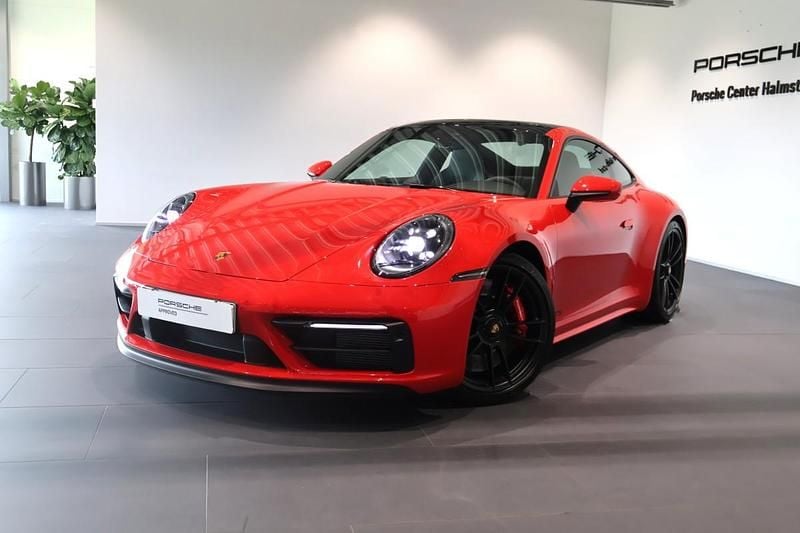 Röd (red) Begagnad 2023 Porsche 911 Carrera GTS Sportkupé | 1 695 000 kr (Marknadspris) - Bild 1/4