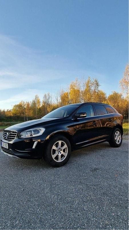 Svart Begagnad 2016 Volvo XC60 Momentum SUV | 114 000 kr (Bra pris) - Bild 1/4