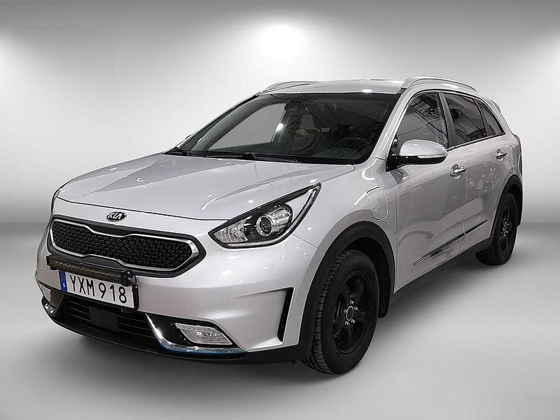 Grå Begagnad 2018 Kia Niro Advance SUV | 144 000 kr (Marknadspris) - Bild 1/4